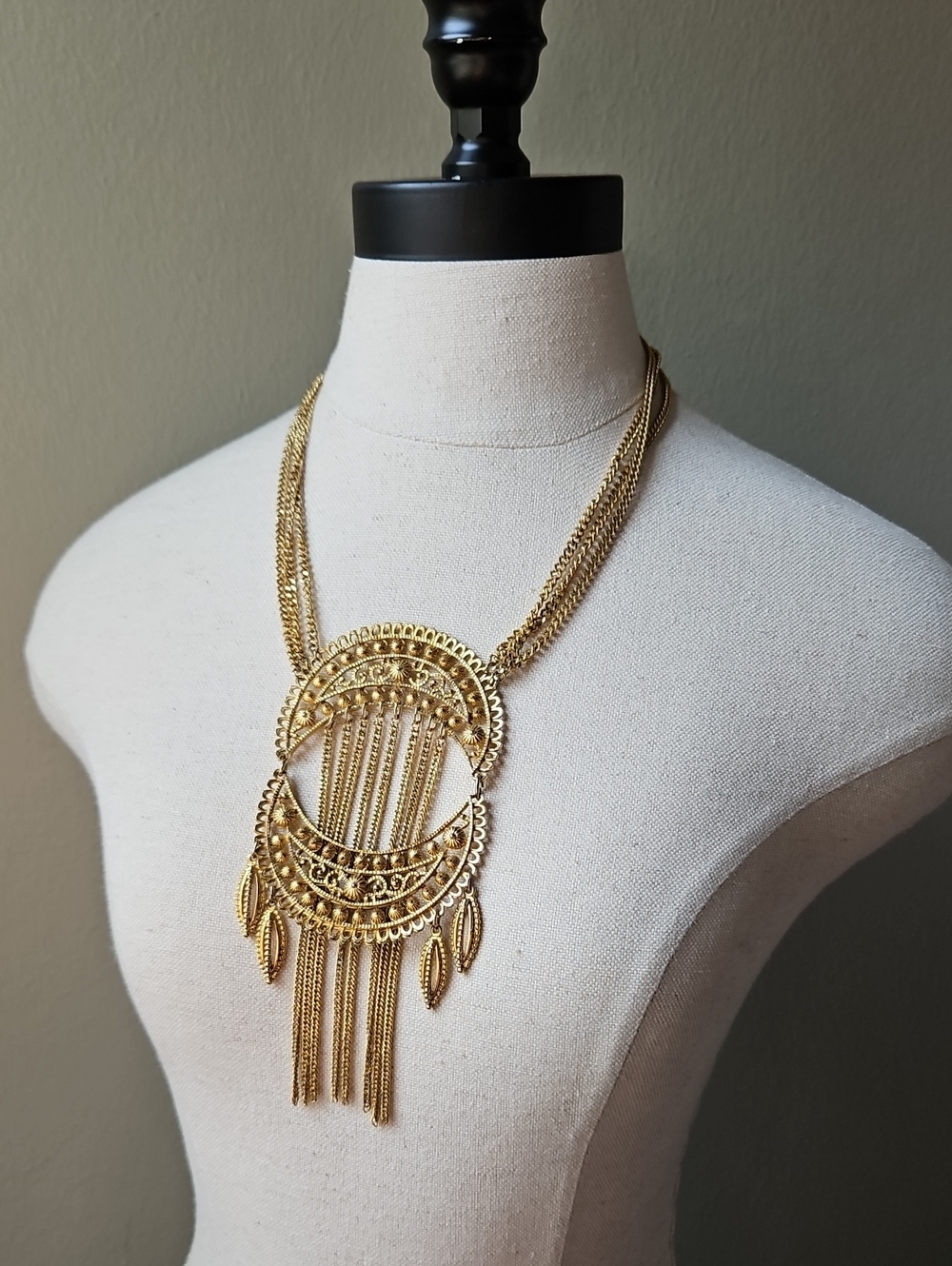 70"s Vintage Gold Statement Fringe Pendant Necklace - Women Jewelry